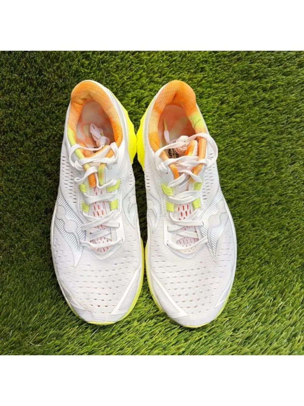 Saucony Endorphin Speed 4 Womens Size 8.5 White Athletic Running Shoes Sneakers